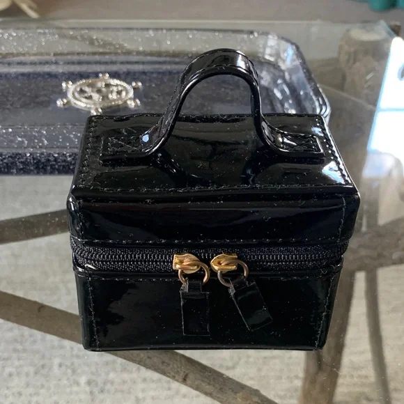 Ralph Lauren | Bags | Vintage Ralph Lauren Black Patent  display picture 3
